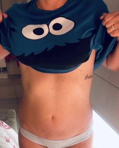 Om nom nom nom! ME WANT COOKIE [OC]