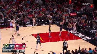 [Highlight] Sharpe with an elite move along the baseline to get space for the open shot among three defenders