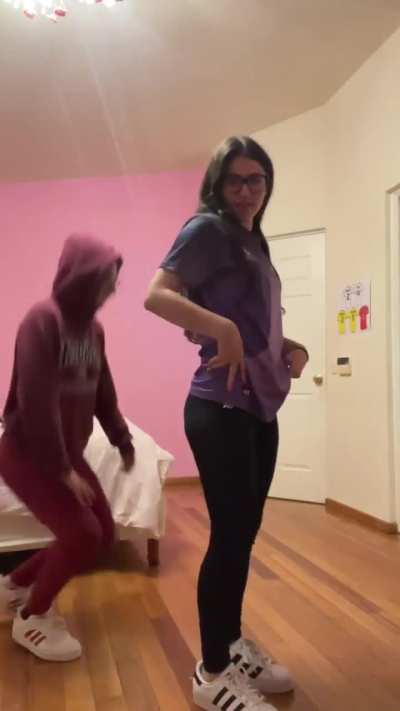 Ara y Fer Nalgadas 🍑