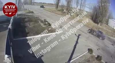 Car gets lit up by Russian tank before reaching intersection. Kyiv region, Ukraine 3/8/22