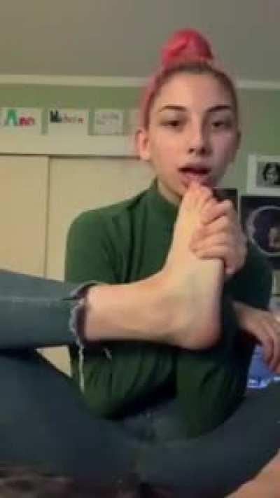 My toes taste so good