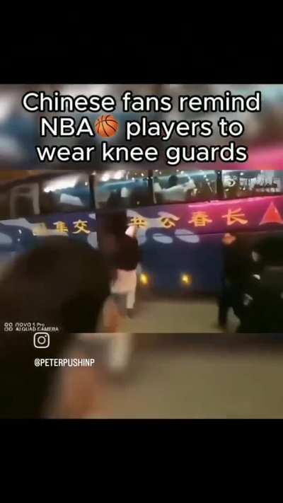Chinese fans remind NBA 🏀 players to wear knee guards 