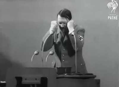 Omg guys he's singing again :O