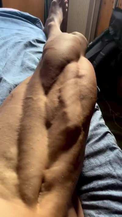 Professional bodybuilder flexes his quad