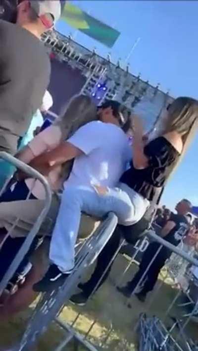 A threesome actually 😊