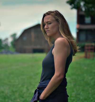 Birthday Hottie: Yvonne Strahovski in Teacup [S1E7-2024]