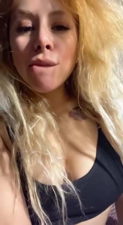 This is how my lips get wet for you💦💦