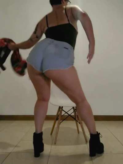 Lemme strip to an ACDC song for u