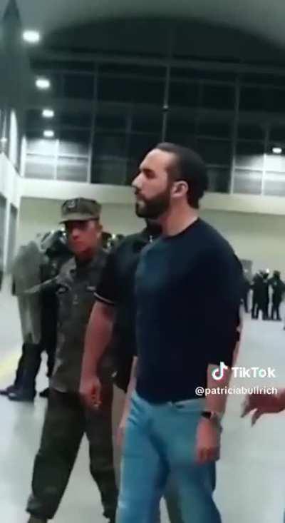 Alguien le saca la cuenta a ésta señora? Me va a dar un ACV