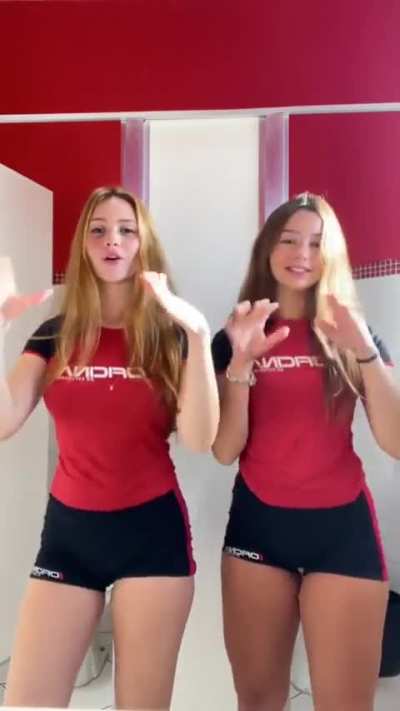 Mari Neves e Carol Zullo