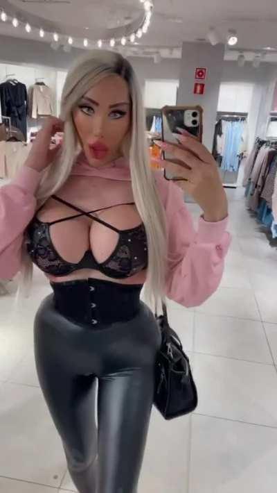 I love using bras as tops. Do you like it?