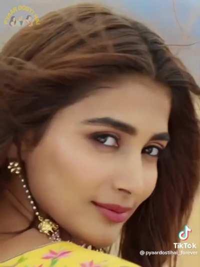 I absolutely cannot get over this ridiculous choreography 😂 I just KNOW Salman came up with it himself