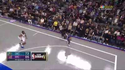 [Highlight] Sabonis with a jumping bounce pass in transition; Monk with the up and under