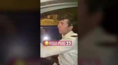 Disgusting behavior from the fans towards Riqui Puig. Translation in the comments.