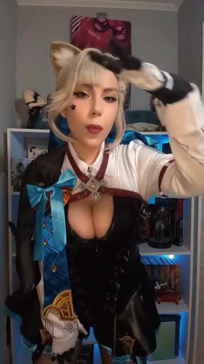 Lynette dancing by (Izmacat)