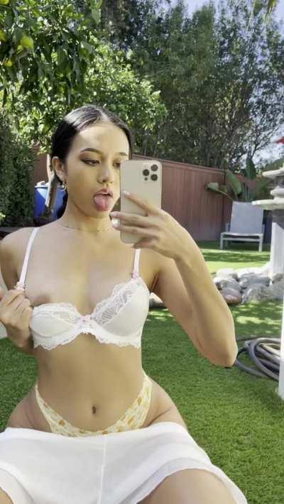 19 yo dancer from Florida! First post :)