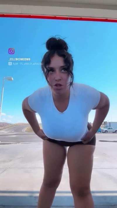 1 or 2 ⁉️ Big Booty Mamacitas Face-Off