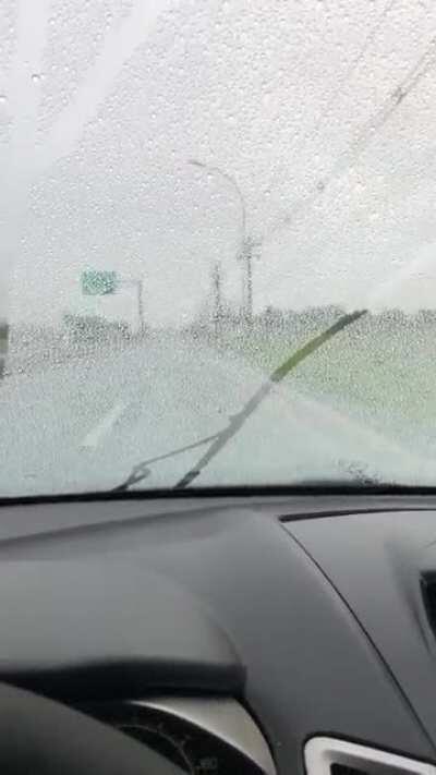 Só um parabrisa hidrofóbico