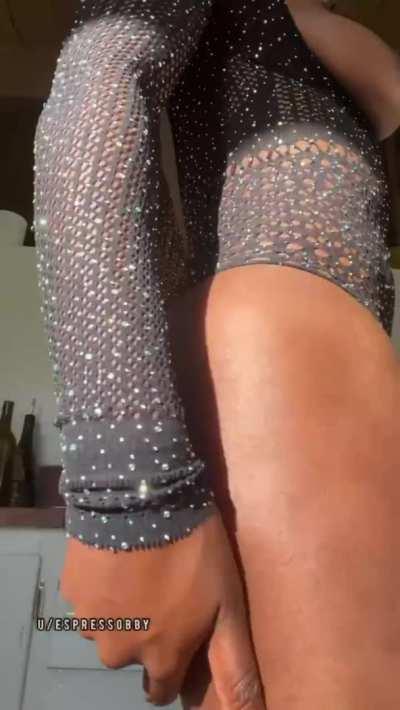 Waist tiny but pussy phat