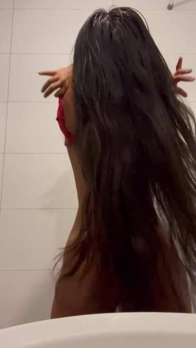 Who wants to taste my juicinesses ?