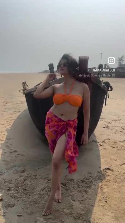 সমুদ্রে জিনা 