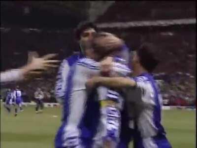 Gabriel Batistuta's long-range scorcher for Fiorentina at Manchester United (UEFA Champions League 2nd Group Stage, March 15, 2000)