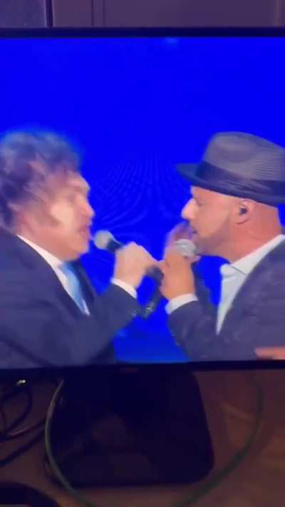 Milei cantó 