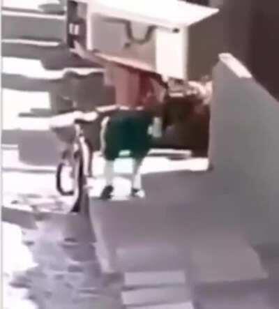 Saitama can't take 5 minutes with this guy