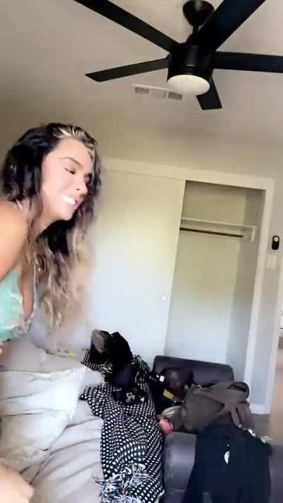 Sommer | getting dressed | Snapchat | October 2023