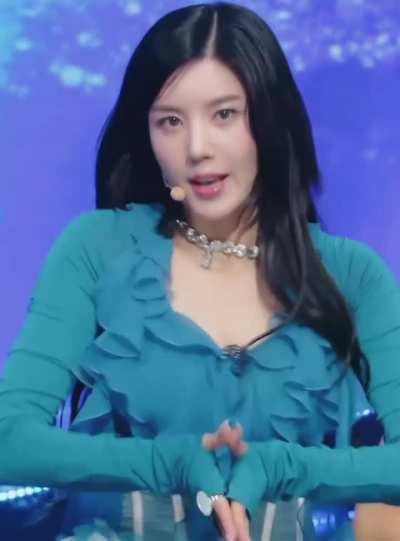 Kwon Eunbi HDR quality 2k (insane zoom)💦💙