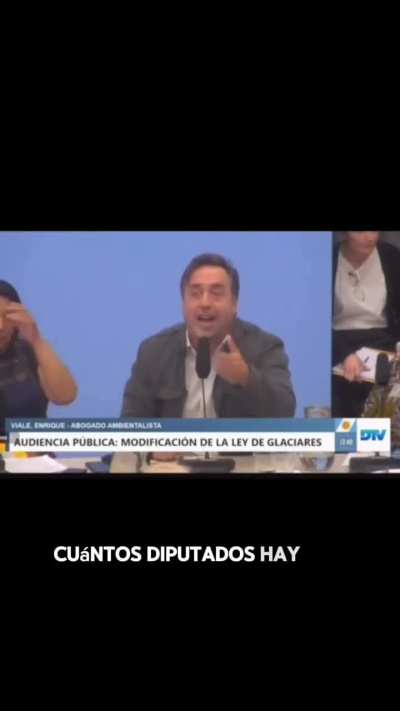 Enrique Viale exponiendo la relaci&oacute;n de Diputados y Senadores con las empresas mineras en el marco de la Audiencia P&uacute;blica por la ley de glaciares en el Congreso Nacional