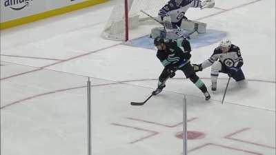 Eberles beautiful no look spinning back hand