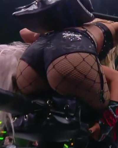 Tay Conti jigglin sexy ass