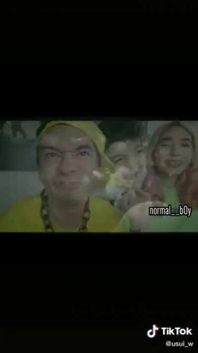 Mi pana añañin con estrés postraumático después de sus crímenes de guerra contra vietnam 😈🤙🏻