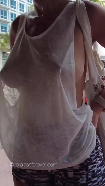 Braless forever @modeltownn_