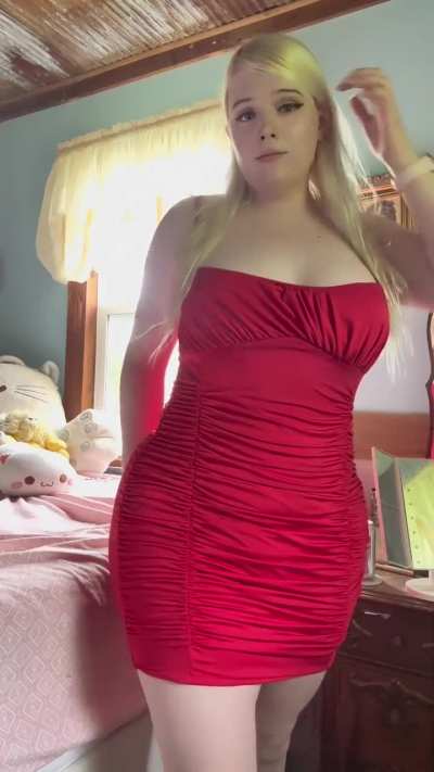 31 [F] a lil red dress ♥️