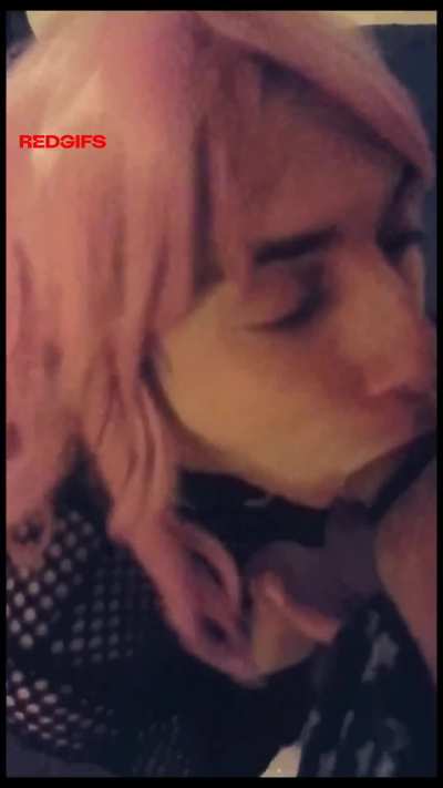 Her throat might be sore after 💋