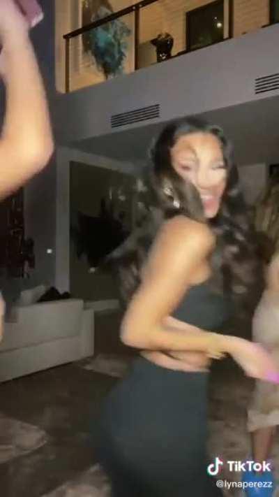 Lyna Perez (@lynaperezz)