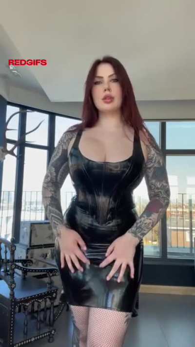 Tight and shiny 🖤