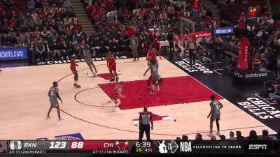 [Highlight] James Harden with the disgusting between the legs pass for his 16th assist of the game