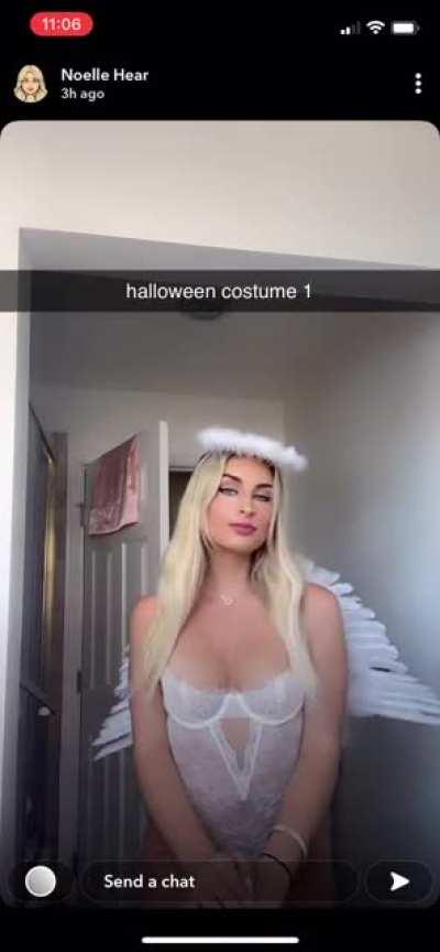 More of her in the costume (sorry for the chat thing at the bottom i couldn’t remove it)