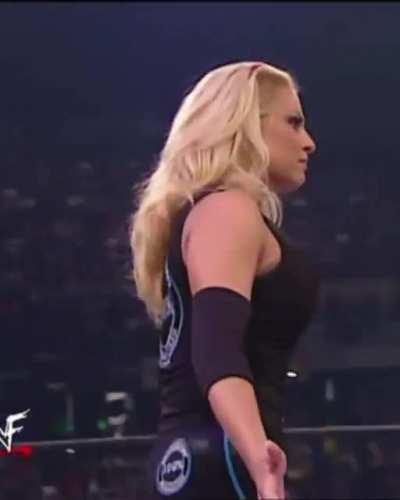 So simple & yet so Sexy the way this attire showcased her mouthwatering STRATUS GLOBES