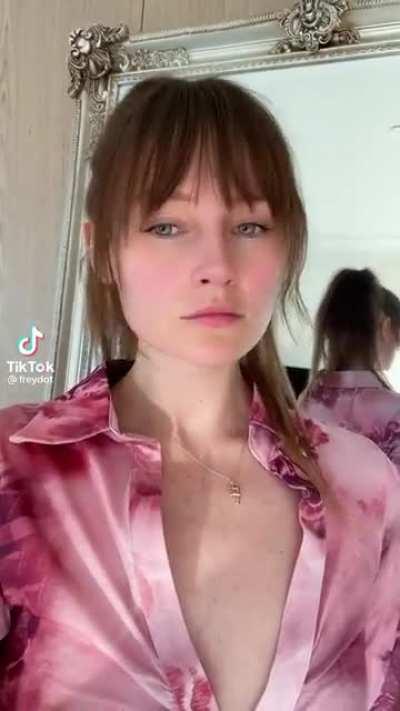 Soo fit with blue eyes