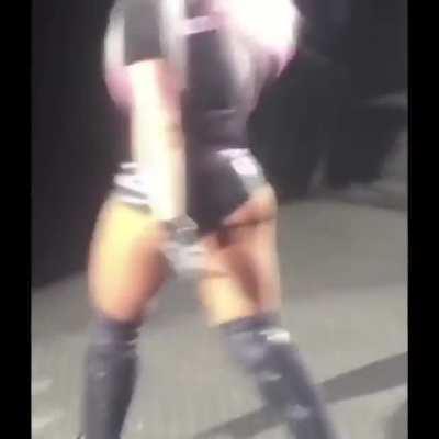 Alexa walking 🤤🤤🍑🍑