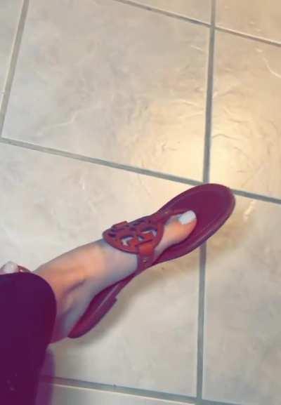 I want your cum all over my feet 💦