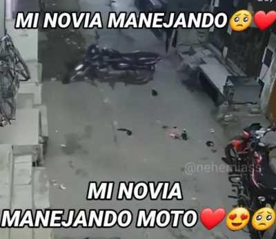 Jajaja, se cayó, pobrecita.