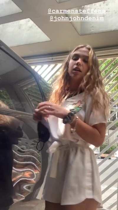 bruna16 goes braless