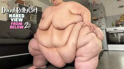 So fat that my belly touches the floor 🔥