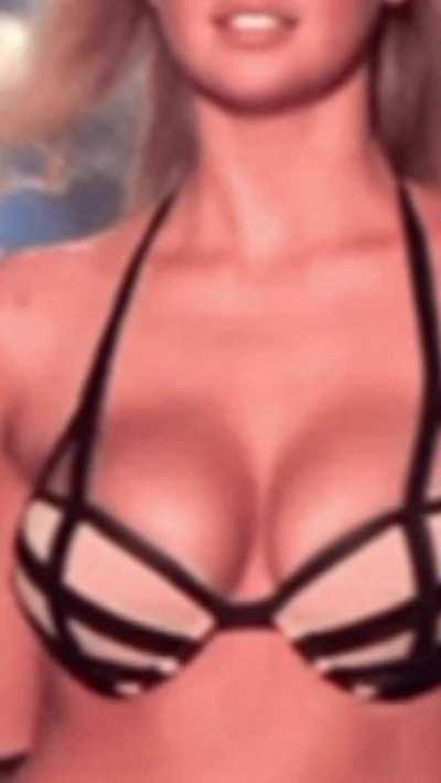 Kate upton slow motion jiggle