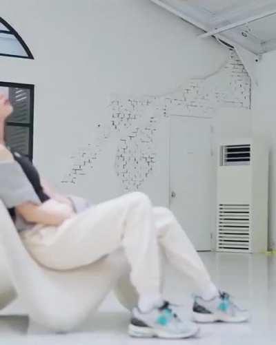 IU - New Balance 2023